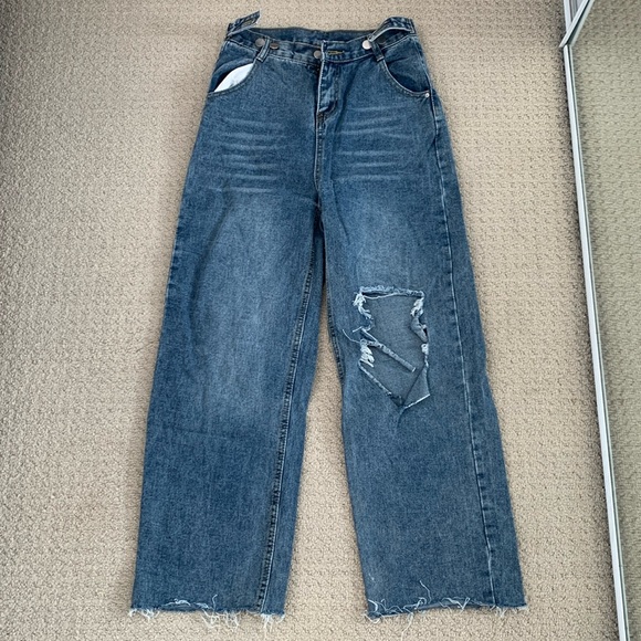 ☀️Weekend SALE☀️ Your Fav Ripped Jeans 🔥NWT- Ripped Jeans -24-25 - Picture 2 of 4